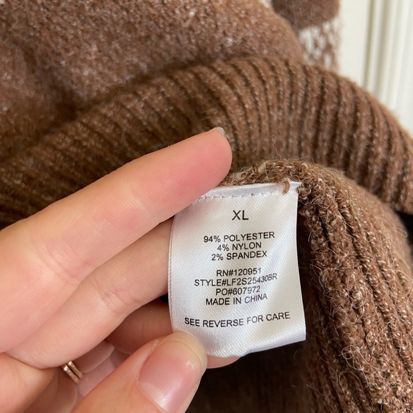 Olive + Oak women’s brown patterned soft cowl neck plush sweater XL - Picture 5 of 7